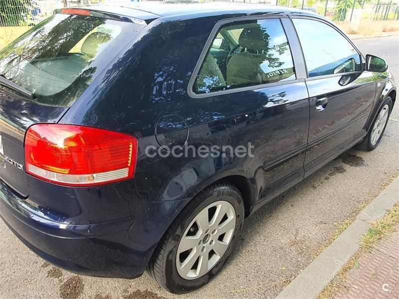 Usado Audi A3 Ambiente 140 CV (102 kW) 2005 Azul Berlina