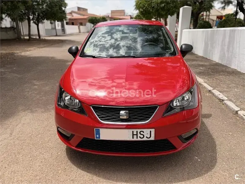 Usado Seat Ibiza Reference 90 CV (66 kW) 2013 Rojo Berlina