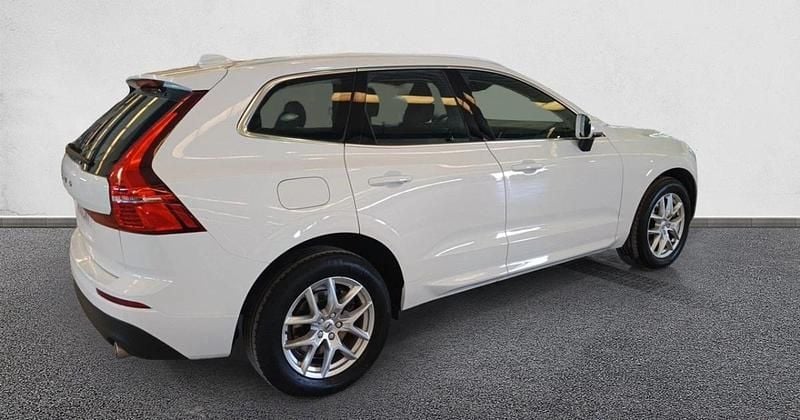Käytetty Volvo XC60 Momentum 197 HP (144 kW) 2021 Katumaasturi