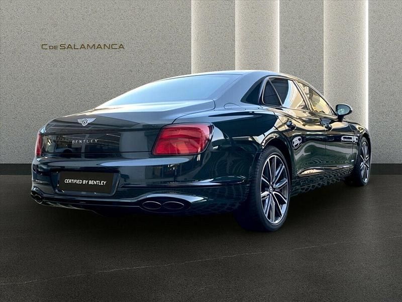 Usado Bentley Flying Spur 551 CV (405 kW) 2023 Verde Berlina