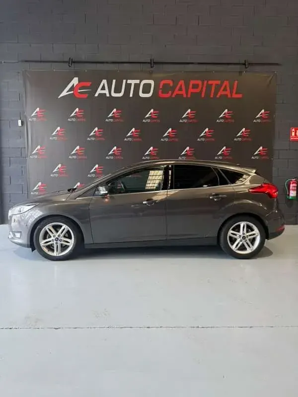 Usado Ford Focus Business Edition 125 CV (91 kW) 2016 Gris Utilitario
