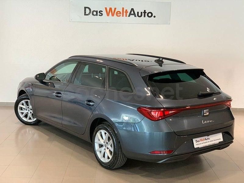 Usado Seat Leon Style 116 CV (85 kW) 2025 Gris Familiar