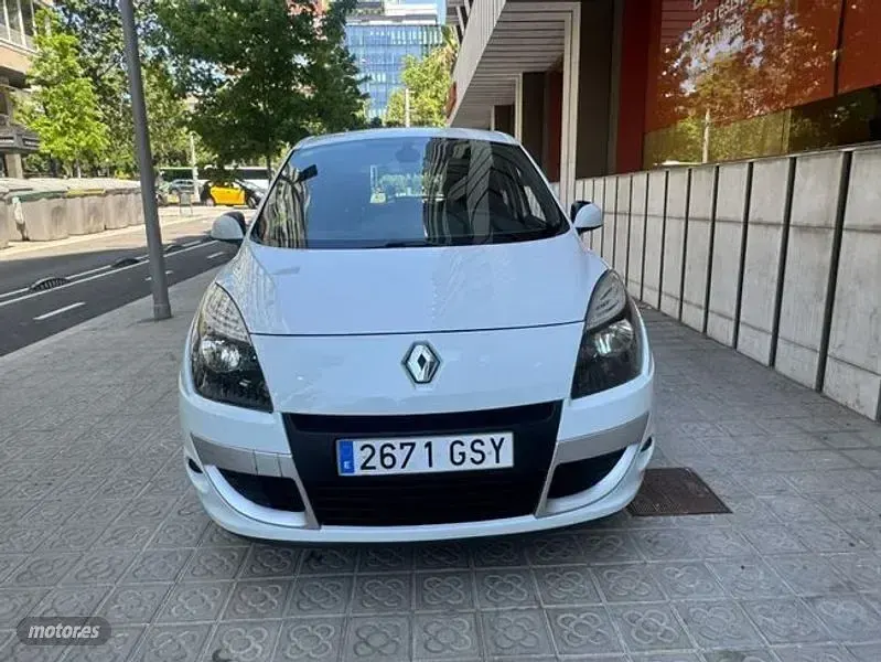 Usado Renault Grand Scénic Dynamique 105 CV (77 kW) 2010 Blanco Monovolumen