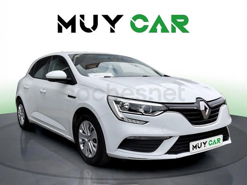 Usado Renault Mégane IV Business 90 CV (66 kW) 2016 Blanco Berlina