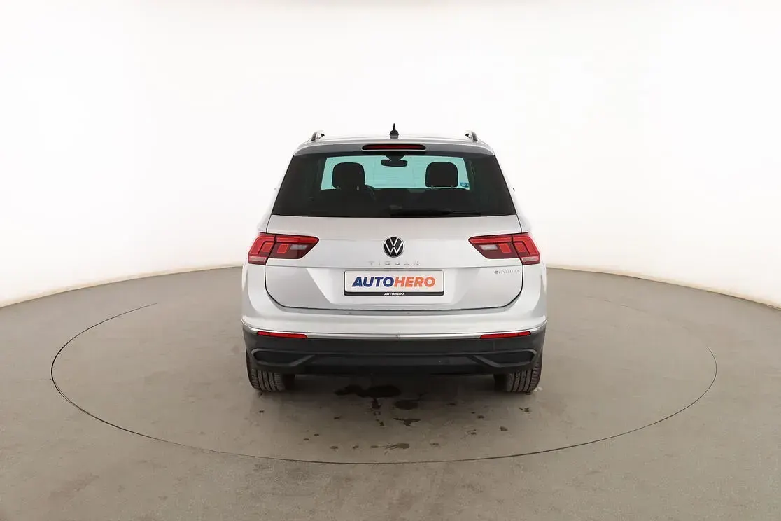 Usado VW Tiguan Life 245 CV (180 kW) 2022 Gris SUV