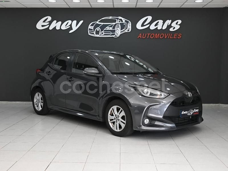 Gris / plata Usado 2022 Toyota Yaris Berlina | 16.995 € (Precio justo) - Imagen 1/4