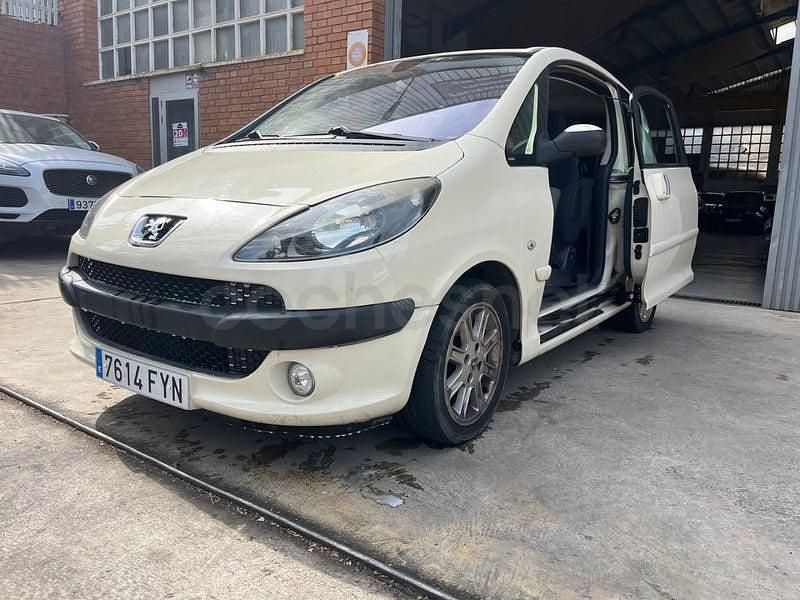 Usado Peugeot 1007 Sport 75 CV (55 kW) 2007 Beige Monovolumen