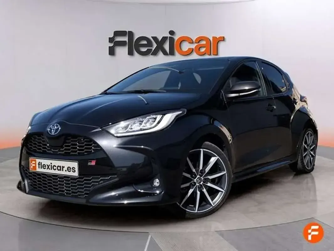 Usado Toyota Yaris Sport 131 CV (96 kW) 2025 Negro Utilitario
