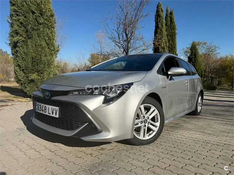 Usado Toyota Corolla Active 122 CV (89 kW) 2022 Gris / plata Familiar