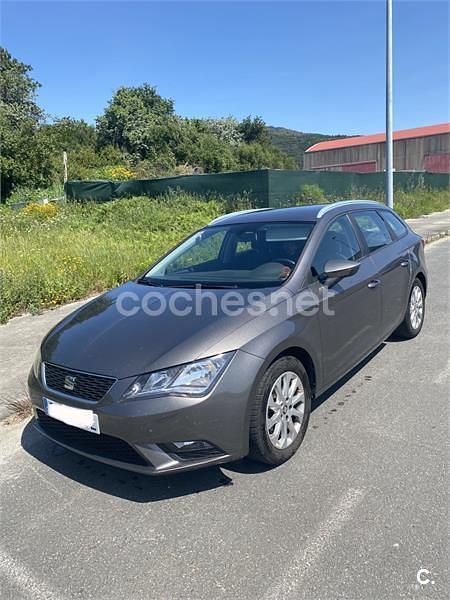 Usado Seat Leon ST Style 105 CV (77 kW) 2015 Gris / plata Familiar