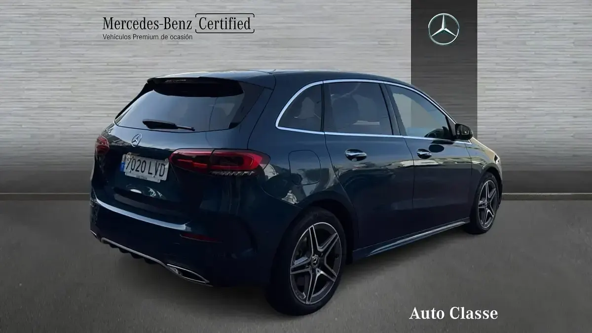 Usado Mercedes A250 AMG line 218 CV (160 kW) 2021 Azul Monovolumen