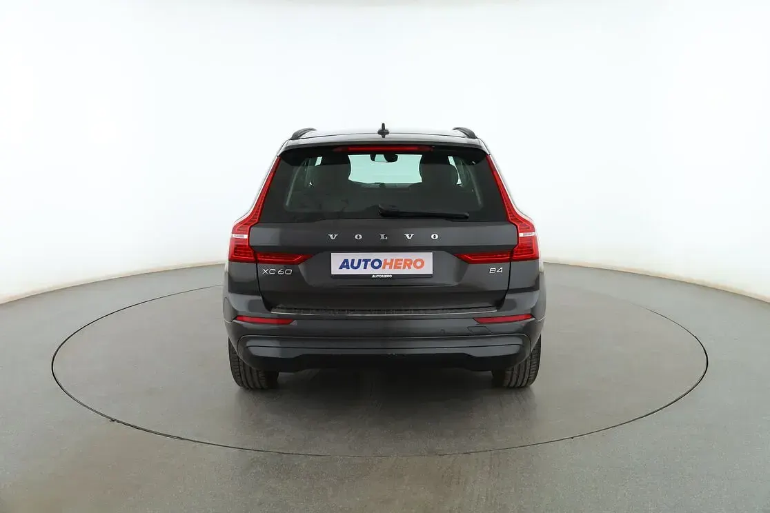 Usado Volvo XC60 Momentum 197 CV (144 kW) 2021 Gris SUV