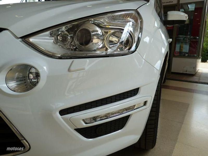 Usado Ford S-MAX Titanium 141 CV (103 kW) 2014 Blanco Monovolumen