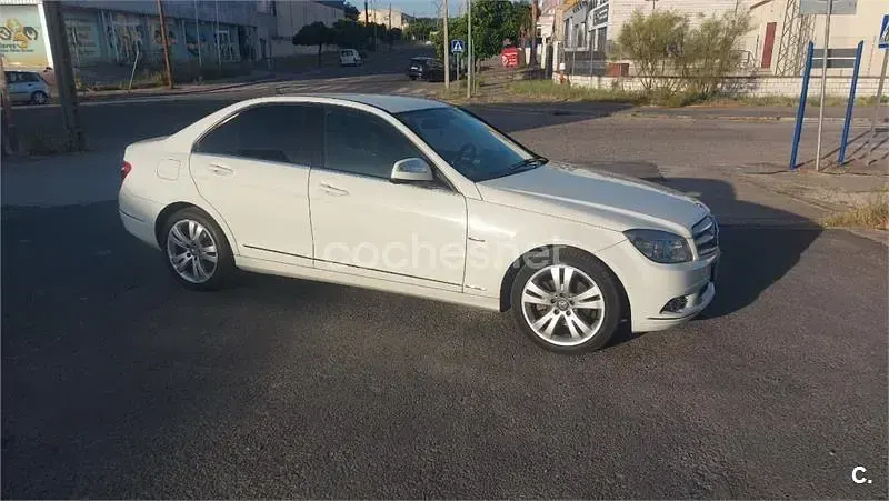 Usado Mercedes C220 Avantgarde 150 CV (110 kW) 2008 Blanco Berlina