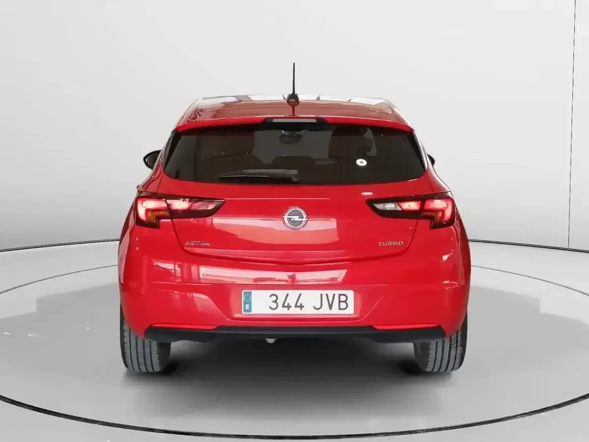 Usado Opel Astra Selective 125 CV (91 kW) 2016 Rojo Berlina