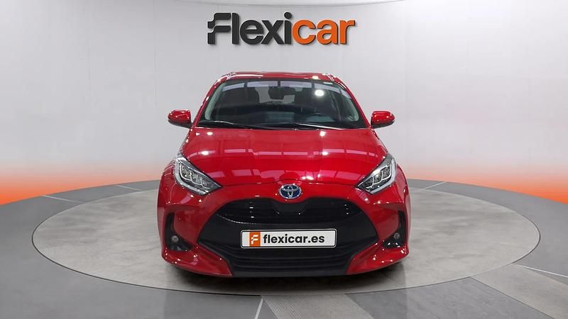 Usado Toyota Yaris Hybrid Business Edition 116 CV (85 kW) 2023 Rojo Utilitario