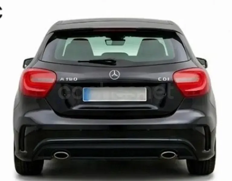Usado Mercedes A180 AMG line 109 CV (80 kW) 2015 Negro Utilitario