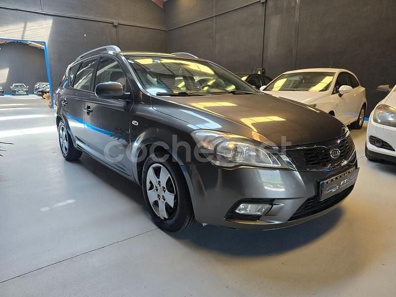 Gris / plata Usado 2011 Kia Ceed Berlina | 4990 € (Super precio) - Imagen 1/4