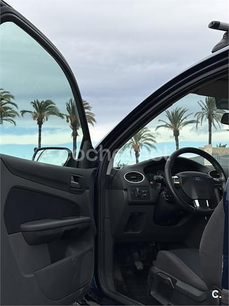 Usado Ford Focus Sport 115 CV (84 kW) 2006 Azul Berlina