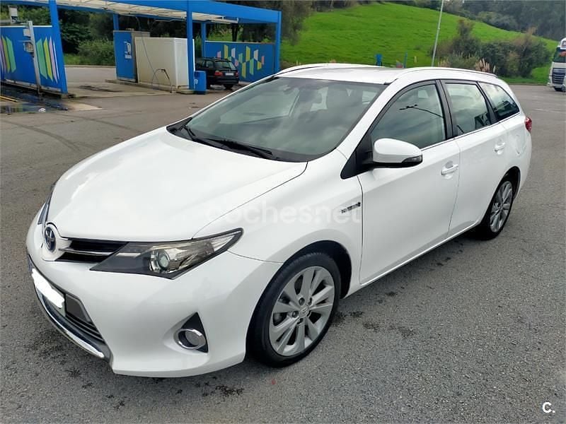 Usado Toyota Auris Hybrid Advance 136 CV (100 kW) 2014 Blanco Familiar