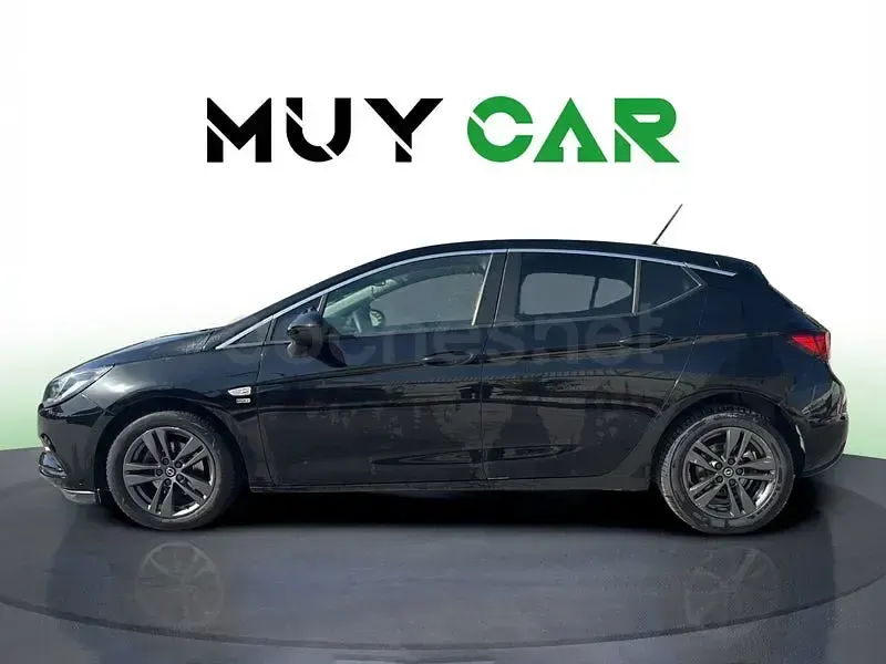 Usado Opel Astra 110 CV (80 kW) 2019 Negro Berlina
