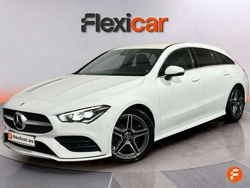 Usado Mercedes CLA200 Shooting Brake 163 CV (119 kW) 2021 Blanco Familiar
