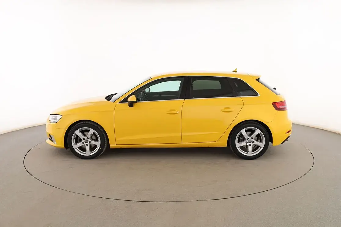 Usado Audi A3 Sportback Sport 150 CV (110 kW) 2017 Amarillo Utilitario