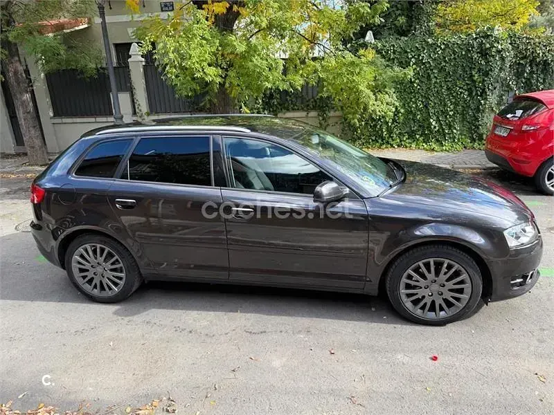 Usado Audi A3 Ambition 140 CV (102 kW) 2011 Gris / plata Utilitario