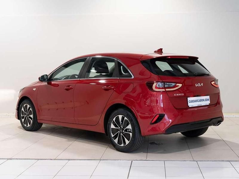 Usado Kia Ceed 101 CV (74 kW) 2024 Rojo Utilitario