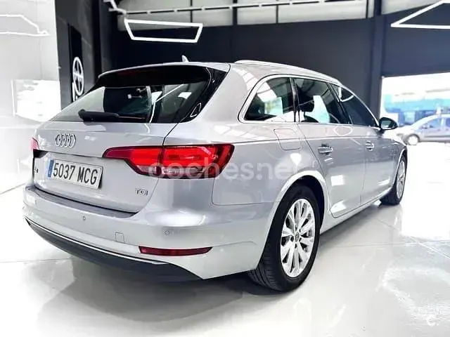 Usado Audi A4 Advanced Plus 150 CV (110 kW) 2017 Gris / plata Familiar