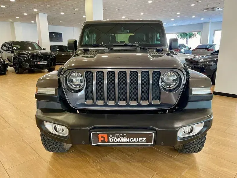 Usado Jeep Wrangler Sahara 200 CV (147 kW) 2019 Gris / plata SUV