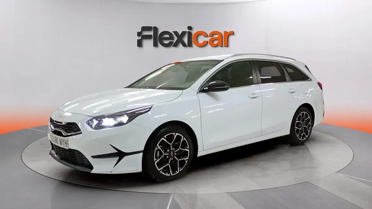 Usado Kia Ceed Style 101 HP (74 kW) 2025 Branco Citadino