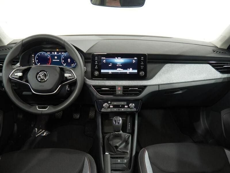 Usado Skoda Scala Selection 116 CV (85 kW) 2025 Azul Utilitario