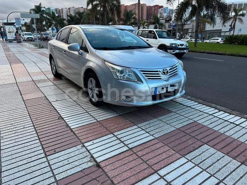 Gris / plata Usado 2010 Toyota Avensis Executive Berlina | 8990 € (Precio justo) - Imagen 1/4