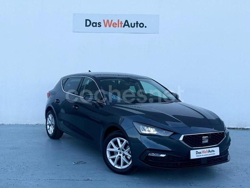 Gris Usado 2025 Seat Leon Style Berlina | 21.900 € - Imagen 1/4