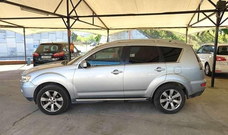 Usado Mitsubishi Outlander Motion 156 CV (114 kW) 2010 Gris / plata SUV
