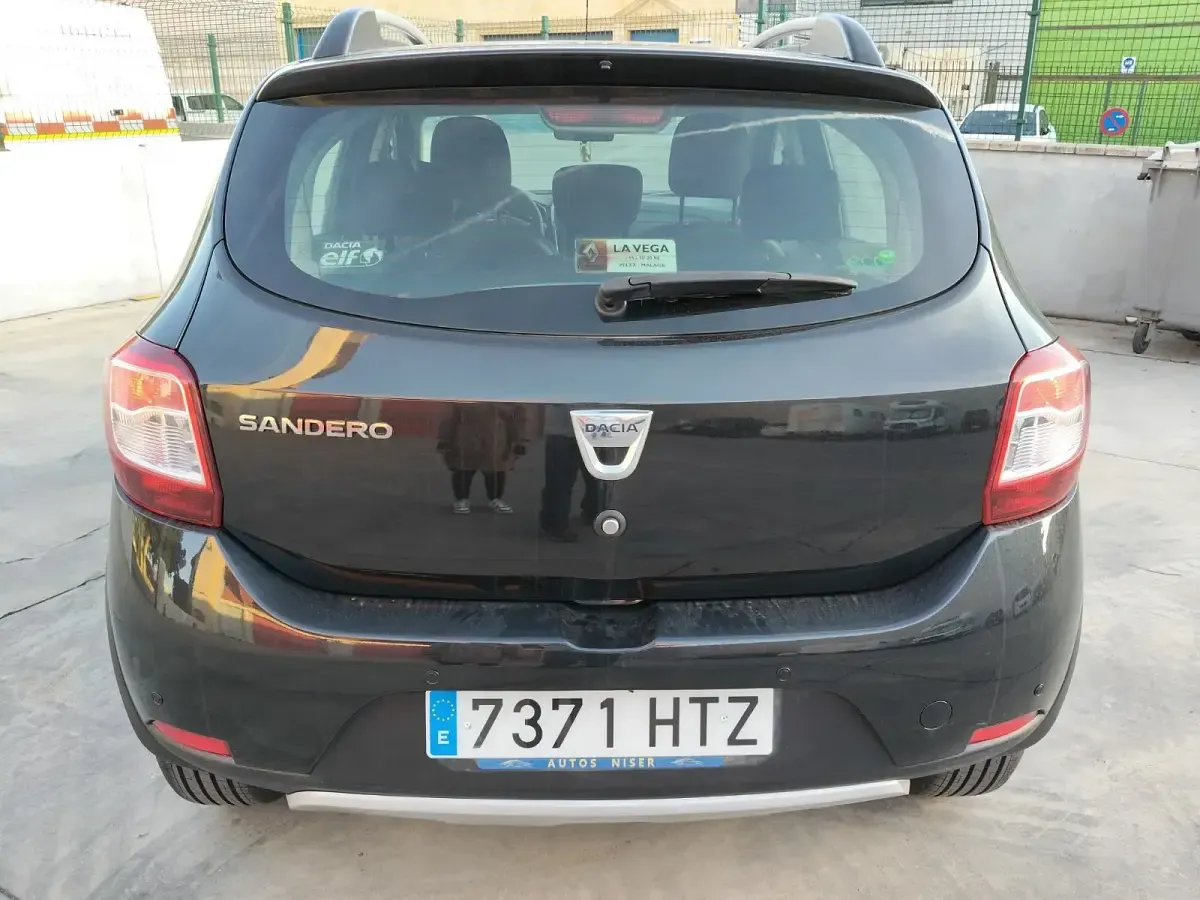 Usado Dacia Sandero Stepway 89 CV (65 kW) 2014 Negro