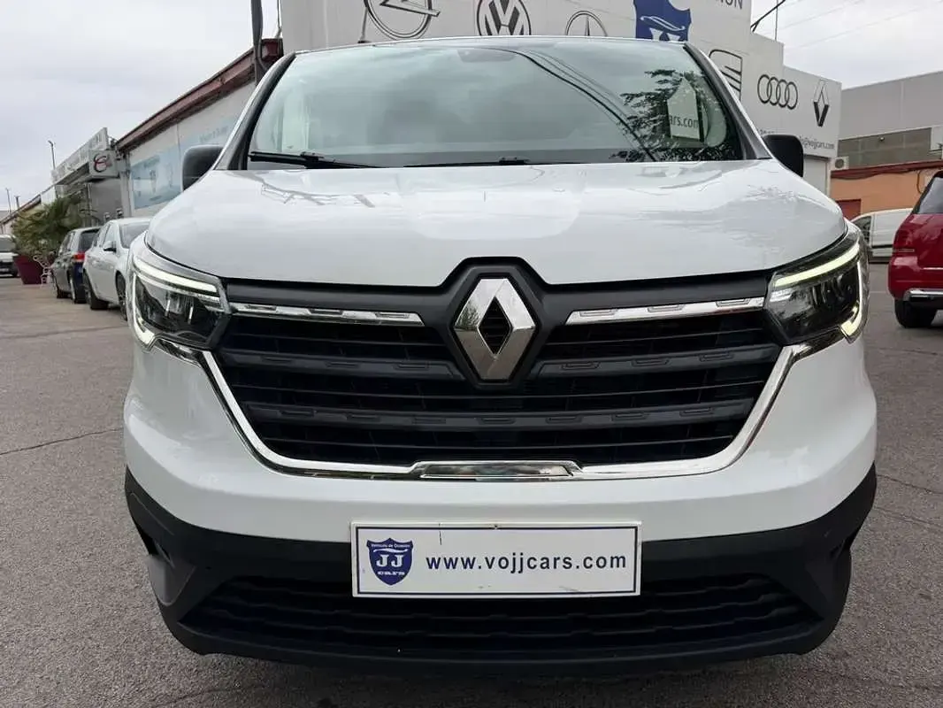 Usado Renault Trafic 110 CV (80 kW) 2023 Blanco Monovolumen