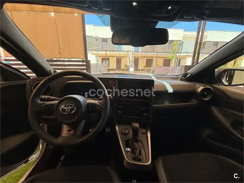 Usado Toyota Yaris 280 CV (205 kW) 2026 Blanco Utilitario
