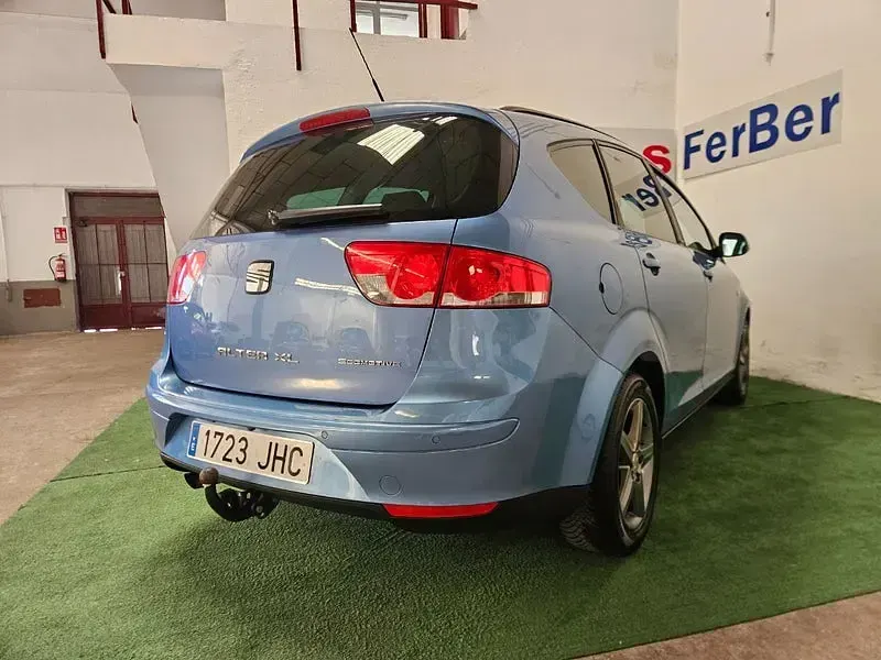 Usado Seat Altea I-Tech 105 CV (77 kW) 2015 Azul Monovolumen