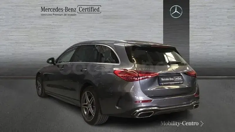 Usado Mercedes C300e 313 CV (230 kW) 2025 Gris / plata Familiar