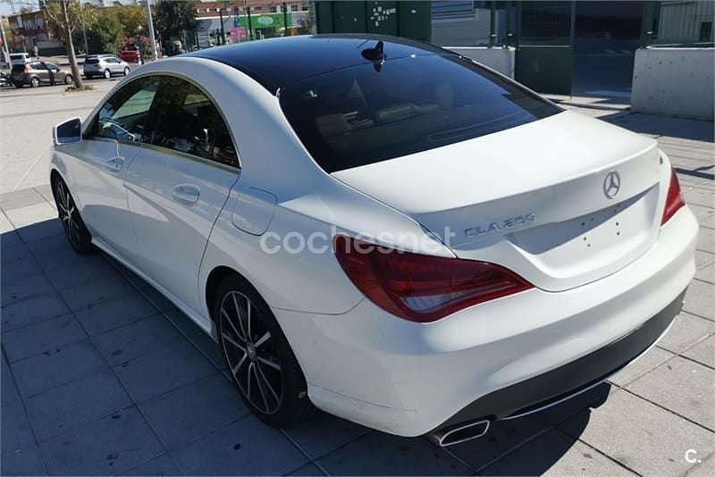 Usado Mercedes CLA220 Urban 170 CV (125 kW) 2013 Blanco Berlina