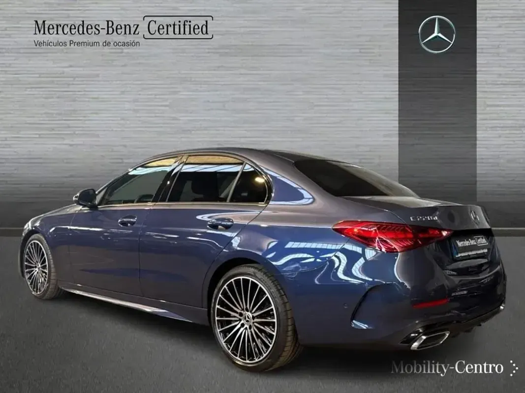 Usado Mercedes C220 200 CV (147 kW) 2025 Azul sodalita Berlina