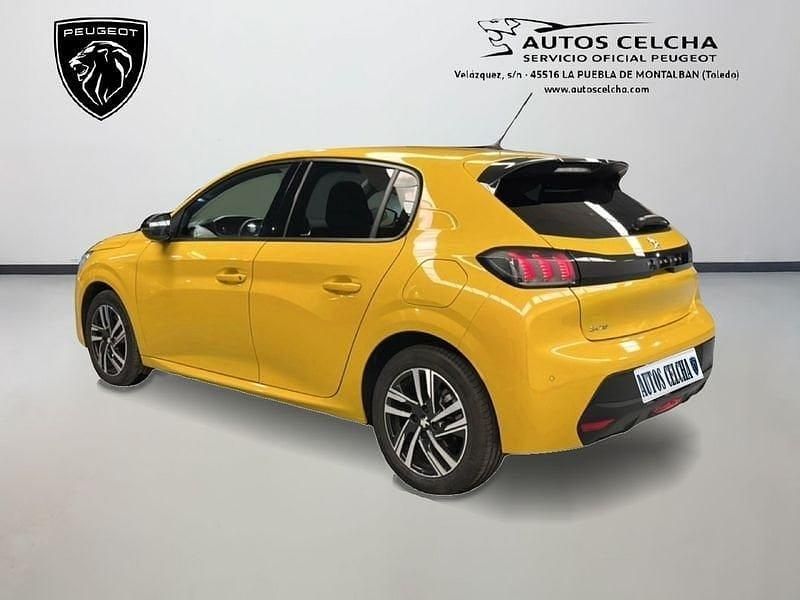 Usado Peugeot 208 Allure 102 CV (75 kW) 2023 Amarillo Utilitario