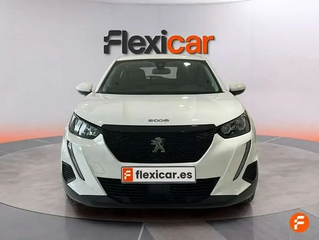 Usado Peugeot 2008 Active 110 CV (80 kW) 2021 Blanco SUV