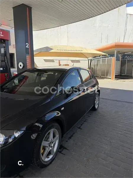 Usado Seat Leon Reference 105 CV (77 kW) 2006 Negro Utilitario