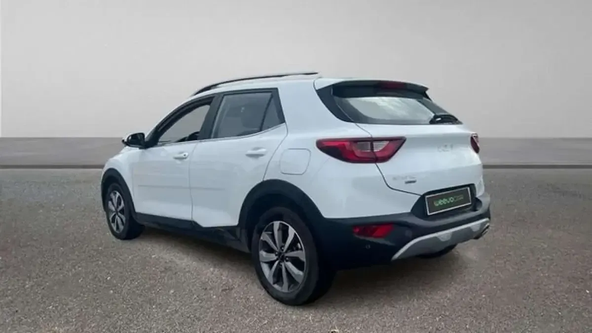 Usado Kia Stonic 101 CV (74 kW) 2025 Blanco SUV