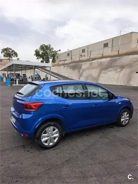 Usado Dacia Sandero Comfort 101 CV (74 kW) 2022 Azul Berlina