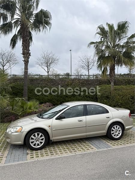 Usado Chrysler Sebring Limited 141 CV (103 kW) 2005 Beige Berlina