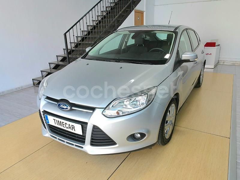 Gris / plata Usado 2012 Ford Focus Trend Berlina | 7990 € (Buen precio) - Imagen 1/4
